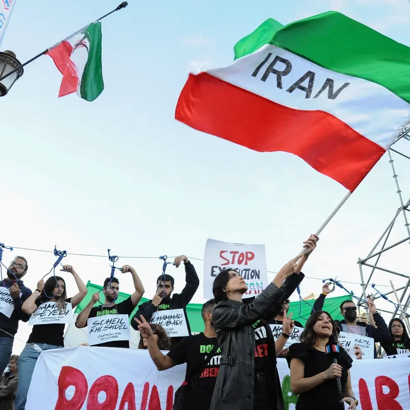 Iran, eseguita in pubblico l’impiccagione dell’uomo condannato per lo stupro e l’omicidio di una minore