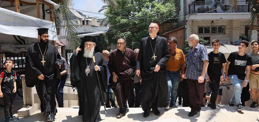 Pizzaballa visita Gaza dopo i raid e porta 500 tonnellate di aiuti