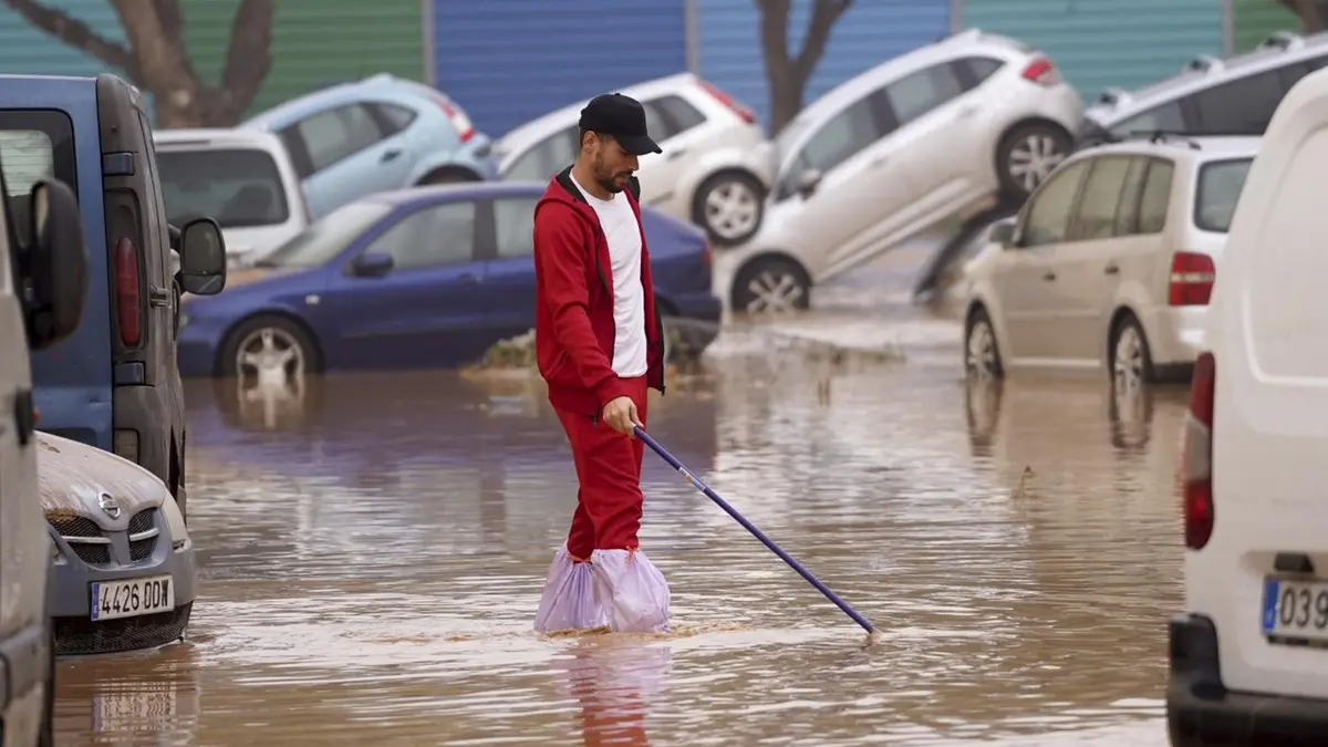 Valencia, le immagini dell'alluvione che ha colpito la Spagna