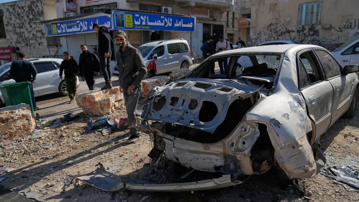 Cisgiordania, 43 arresti all’alba: morto in custodia un giovane palestinese