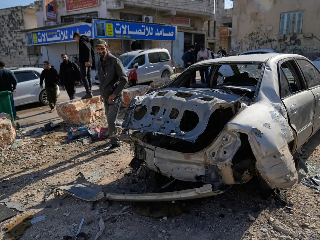 Cisgiordania, 43 arresti all’alba: morto in custodia un giovane palestinese