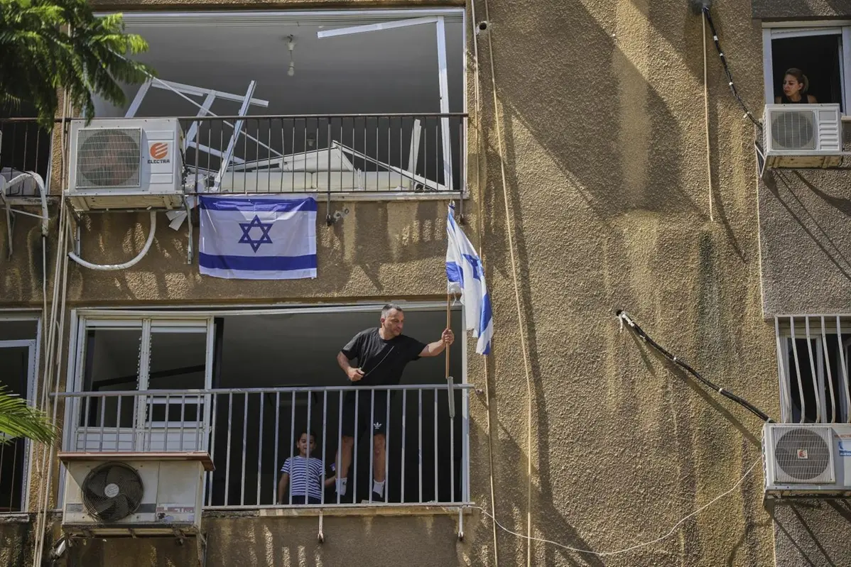 Israele, attacco missilistico iraniano su Ramat Gan, Tel Aviv e Holon , APN