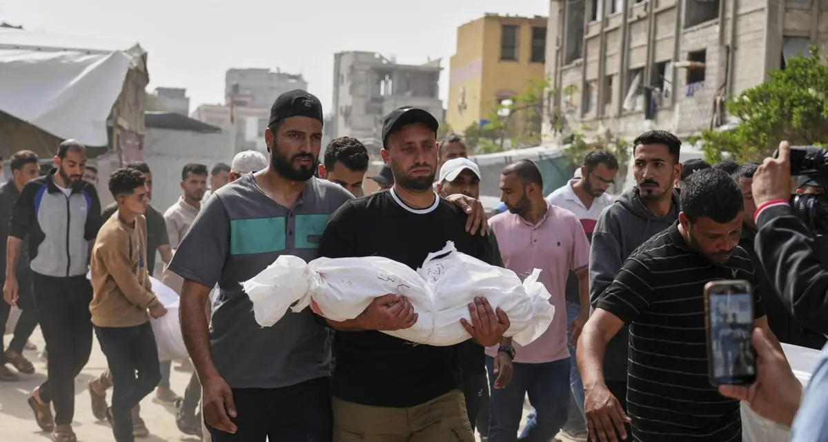 Gaza, nuovi raid israeliani: almeno 52 morti. Strage in una scuola rifugio a Gaza City