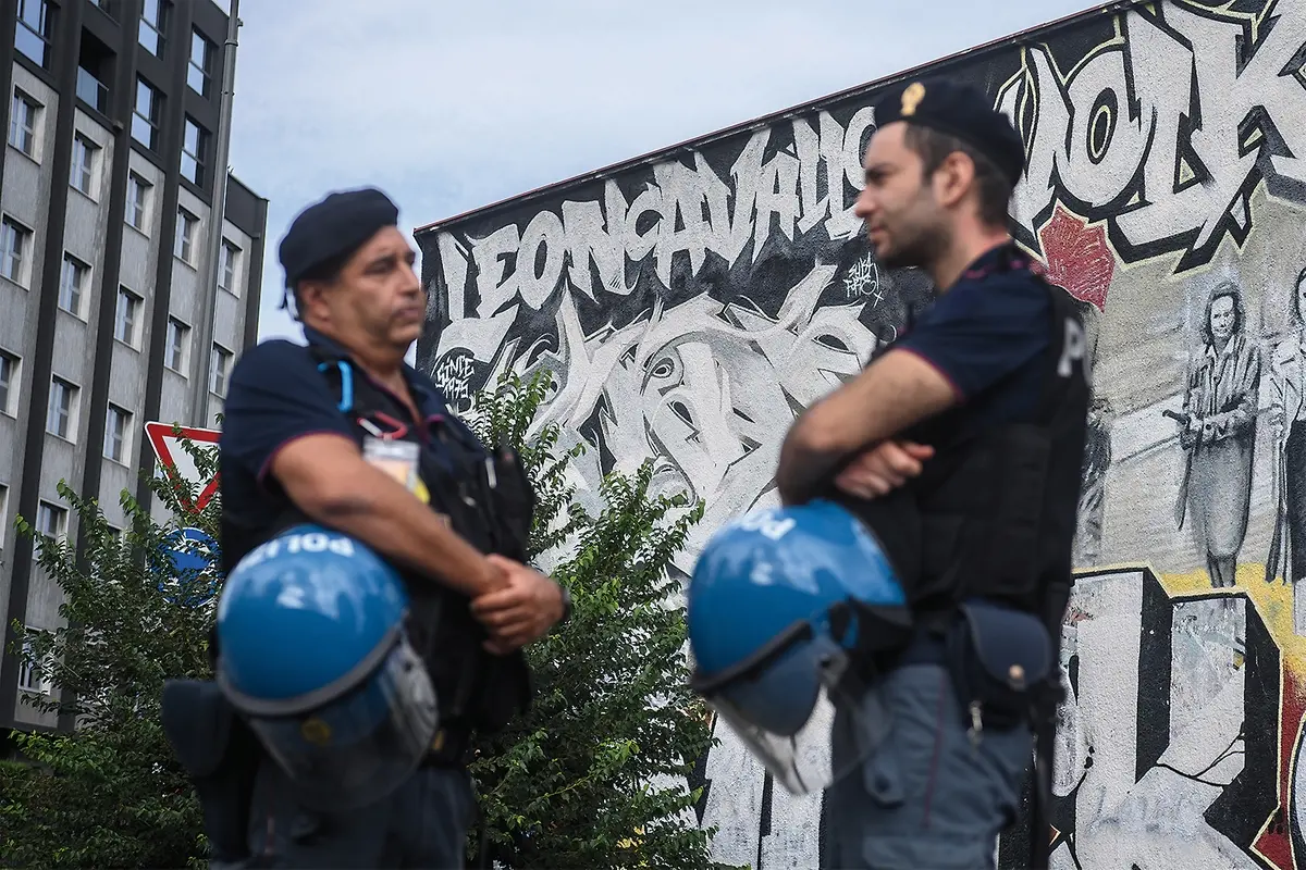 Sfratto del Centro Sociale Leoncavallo - Milano, 21 Agosto 2025 (Foto Claudio Furlan/Lapresse) Eviction of the Leoncavallo Social Centre - Milan, 21 August 2025 (Photo Claudio Furlan/Lapresse) , LAPRESSE