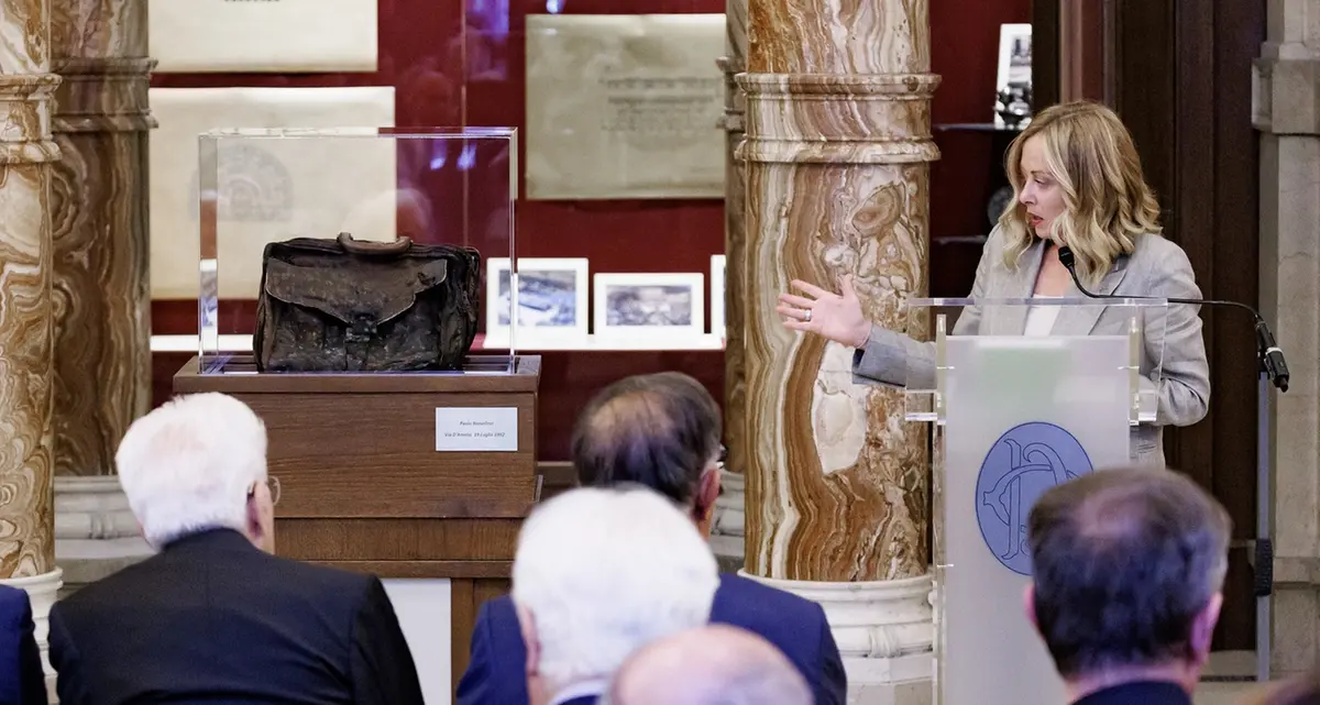 Borsellino, esposta la sua borsa a Montecitorio