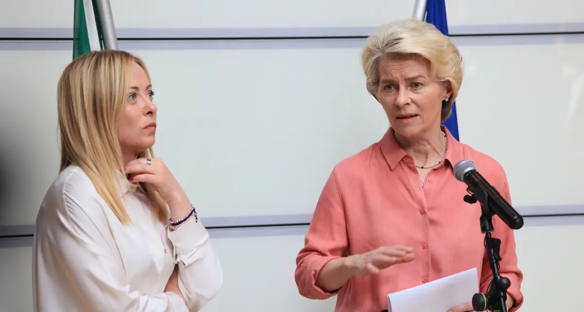 La mozione anti-Ursula che imbarazza la premier e stuzzica i pentastellati