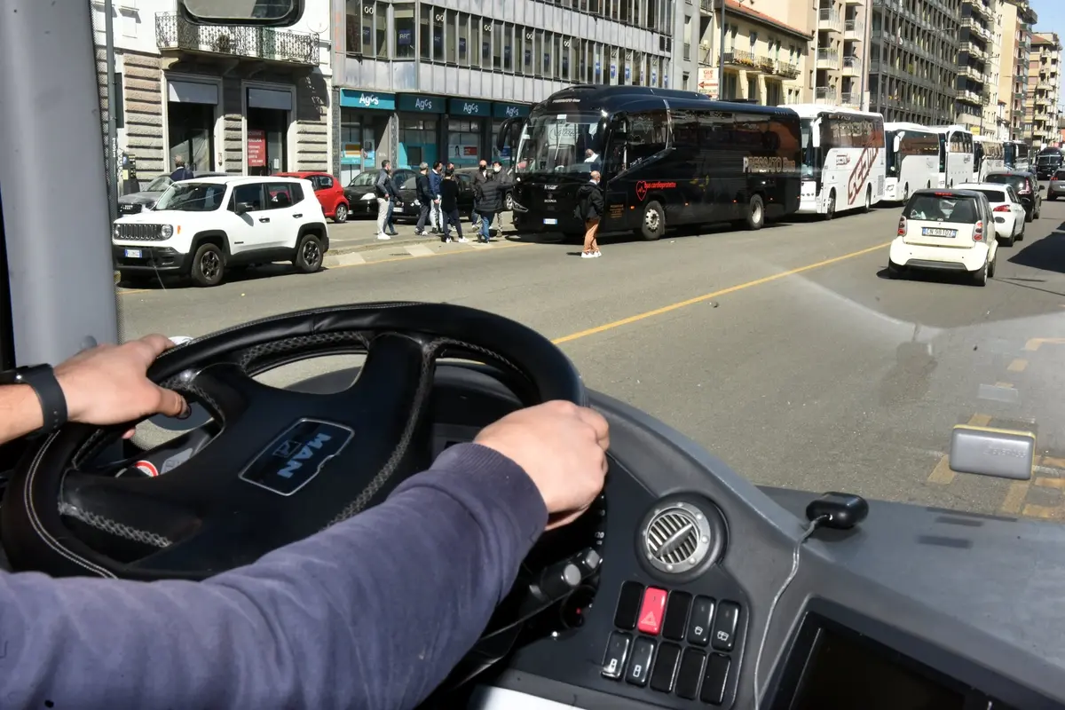 PROTESTA DEGLI NCC DEL SETTORE DEL TRASPORTO TURISTICO, PULLMAN, VOLANTE , IMAGOECONOMICA