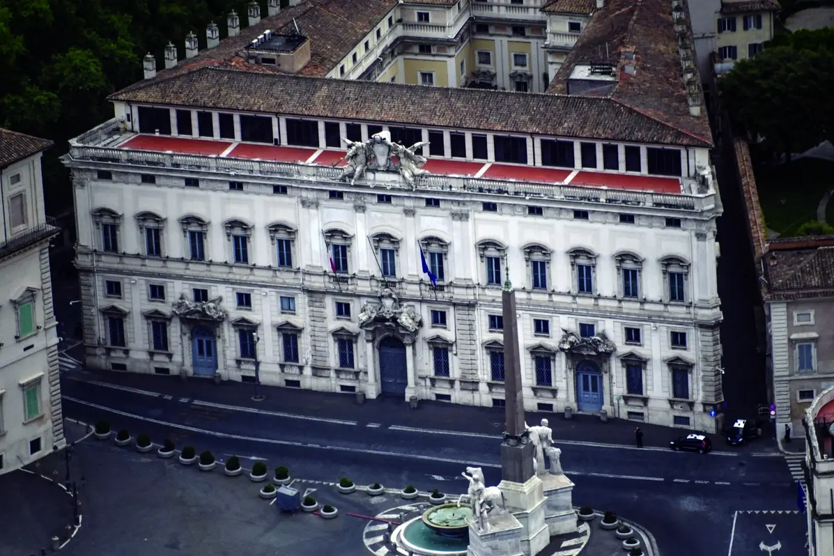 FOTOGRAFIE EFFETTUATE DALL\\u2019ELICOTTERO POLI 114 DELLA POLIZIA DI STATO 1\\u00B0 REPARTO VOLO PALAZZO DELLA CONSULTA CORTE COSTITUZIONALE PANORAMICA AEREA PANORAMICHE AEREE DI ROMA , IMAGOECONOMICA